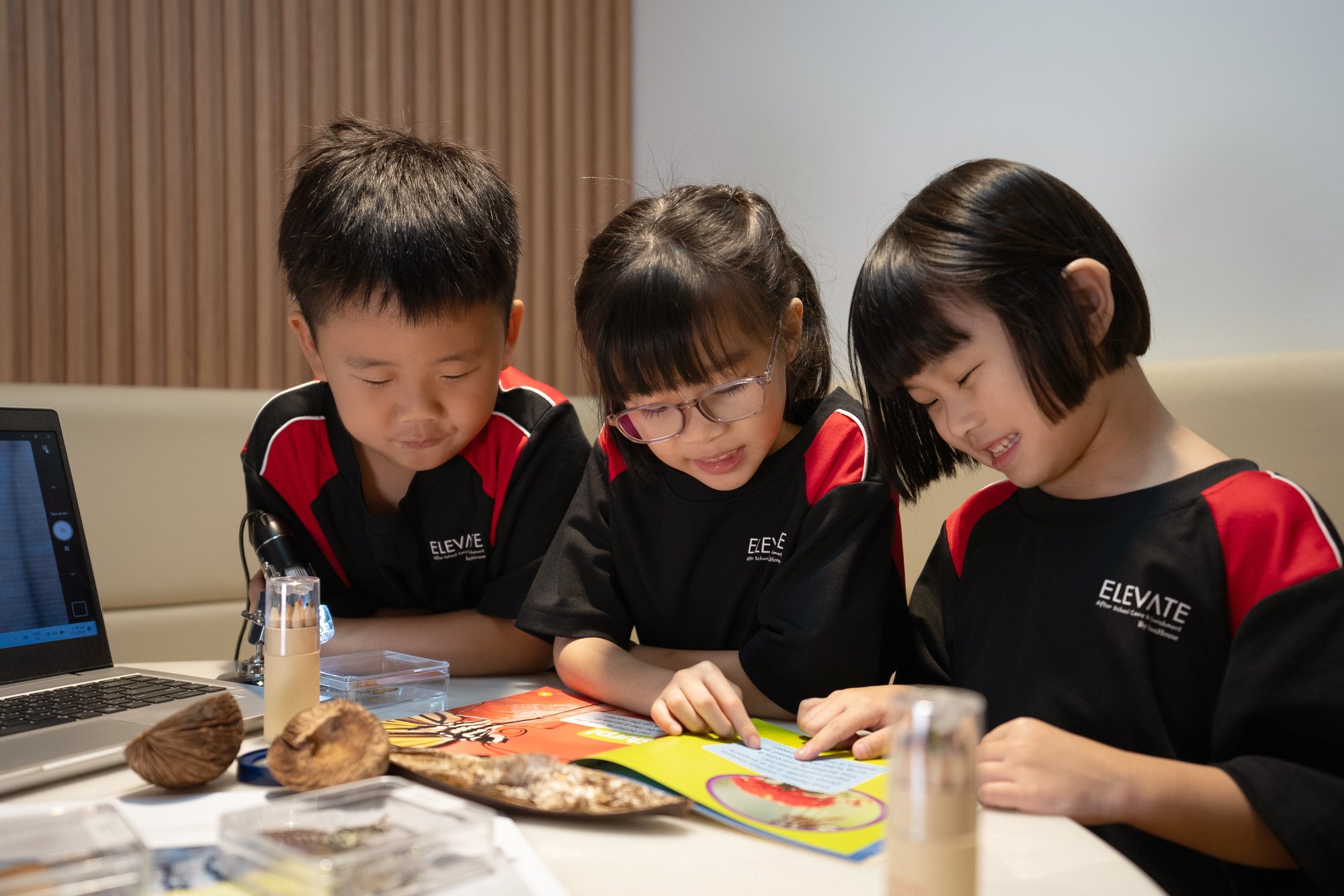 children reading together children reading together
